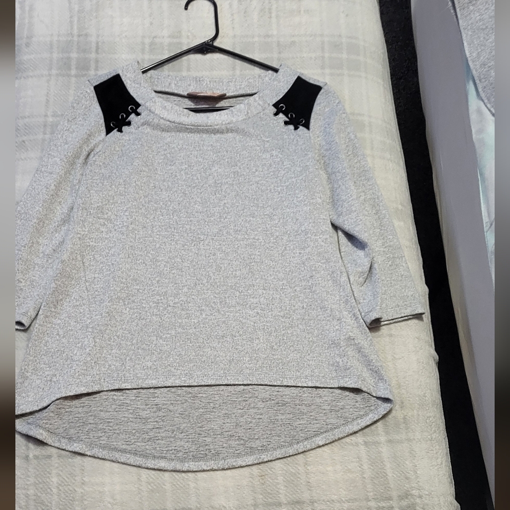 Light Gray Super Soft 3/4 Sleeve High-Low Hem Top With Black Detail On Shoulders